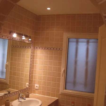 Rez De Villa, 2 Pieces, 2 A 4 Pers, A 250 M Plage Et Centre-ville *