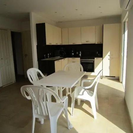 Rez De Villa, 2 Pieces, 2 A 4 Pers, A 250 M Plage Et Centre-ville