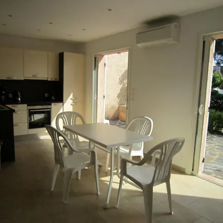Rez De Villa, 2 Pieces, 2 A 4 Pers, A 250 M Plage Et Centre-ville